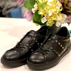 Valentino Garavani (Men)Rockstud Untitled sneakers Size 12 US 45 EU.